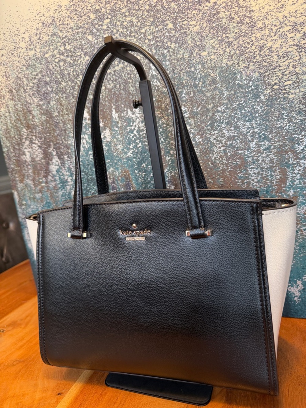 Kate Spade Leather Satchel
Black/White Colorblock Minimalist Quiet Luxury (VGUC)